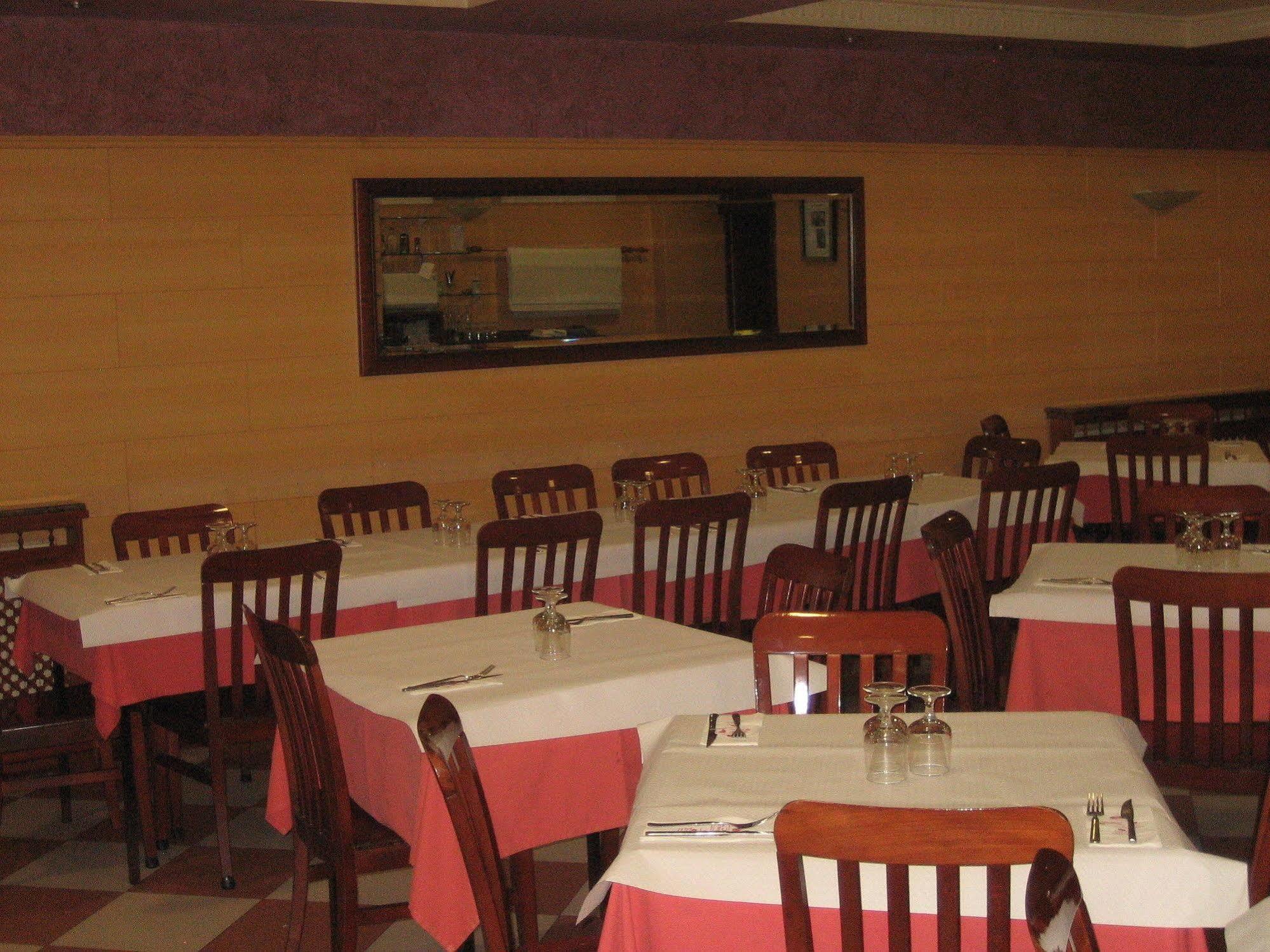 Hostal Restaurante La Trucha Бенавенте Екстер'єр фото